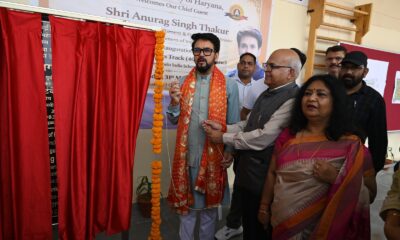 सिंथेटिक एथलेटिक्स ट्रैक का उद्घाटन करते अनुराग सिंह ठाकुर व कुलपति प्रो. टंकेशवर कुमार