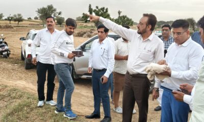 फसल गिरदावरी की जांच करते उपायुक्त कैप्टन मनोज कुमार