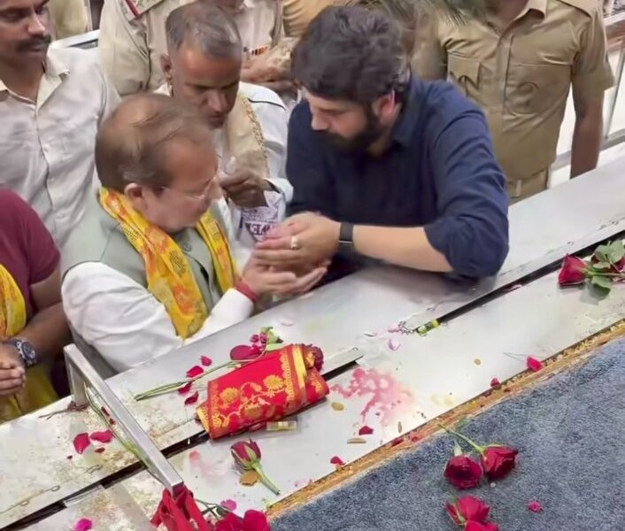 खाटूश्यामजी मंदिर में बाबा श्याम के दर्शन करते कैबिनेट मंत्री डॉ. अरविंद कुमार शर्मा