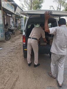 संदिग्ध गतिविधियों पर नजर रखते हुए पुलिस द्वारा वाहनों की बारीकी से जांच