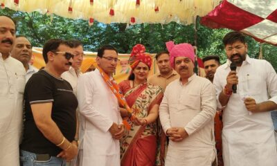 फतेहाबाद के रताखेड़ा में भाजपा ज्वाइन करते सुभाष खिलेरी, साथ में पूर्व सांसद सुनीता दुग्गल व कार्यकर्ता