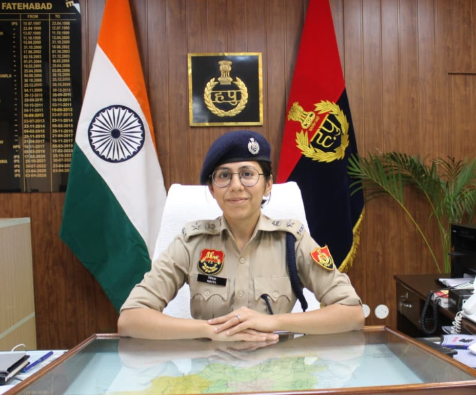 पुलिस कप्तान श्रीमति निकिता खट्टर