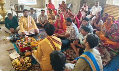 महेंद्रगढ़ के मोदाश्रम मंदिर में शिखर पर कलश स्थापना, श्रद्धालुओं की उमड़ी भीड़