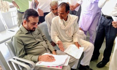 नारनौल में DC मनोज कुमार ने वेटिंग एरिया में बैठकर सुनीं जनसमस्याएं