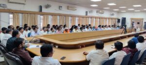 नारनौल में आयोजित वीसी कार्यक्रम के दौरान वार्ड समिति सदस्य, विकास और स्वच्छता मुद्दों पर चर्चा करते हुए।