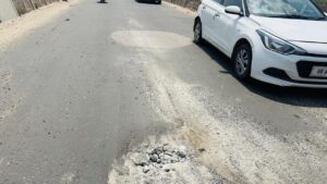 ताऊ देवीलाल चौक के पास पुल की हालत खराब, कभी भी हो सकता है बड़ा हादसा