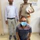 साइबर ठगी मामले में आरोपी गिरफ्तार, पुलिस टीम के साथ