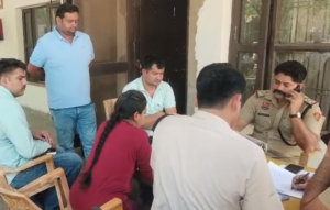 महेंद्रगढ़  पुलिस  मामले की जांच करते हुए 