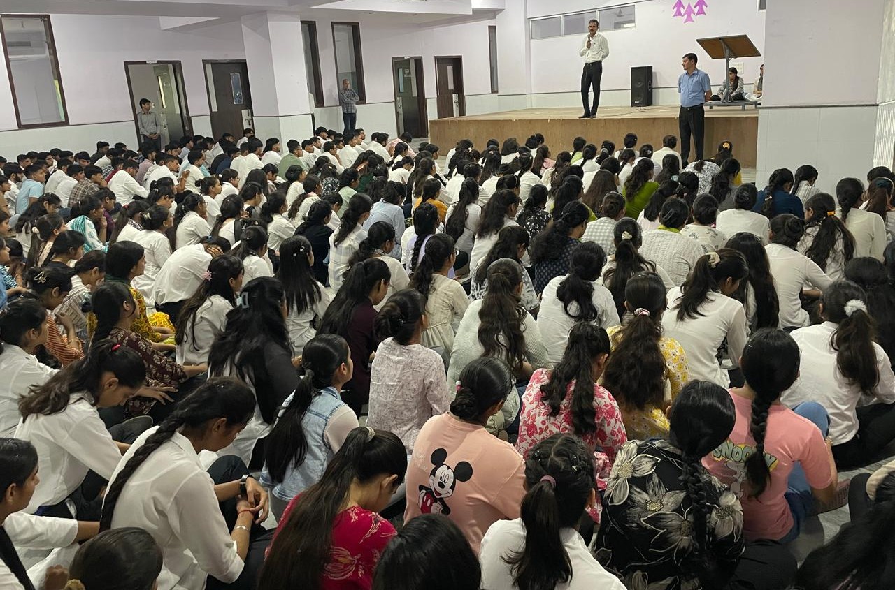 यदुवंशी कॉलेज पटीकरा में अंतर्राष्ट्रीय कला दिवस पर कार्यक्रम